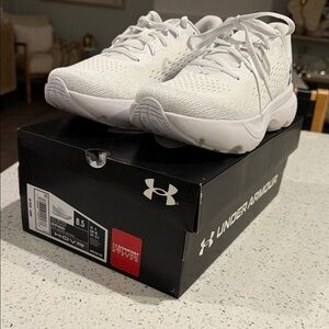 NIB Under Armour W Infinite Sneakers. Size 8.5